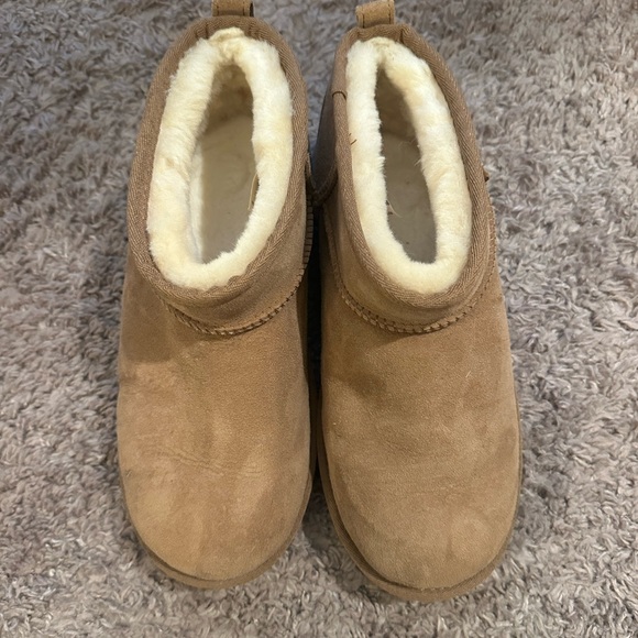 UGG Ultra Mini - Picture 2 of 3